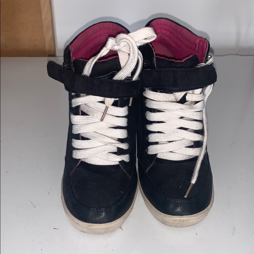 Wedge sneaker